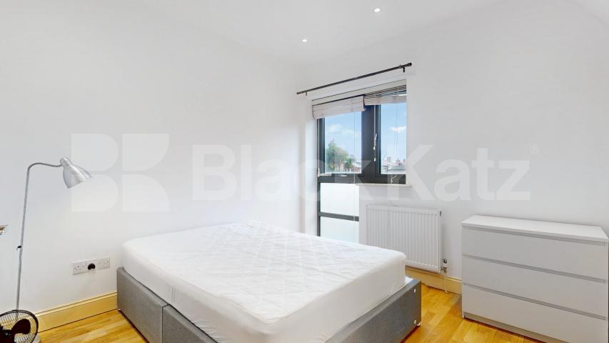 Modern & Spacious 1 bedroom property with communal terrace Myddleton Road, Bounds Green